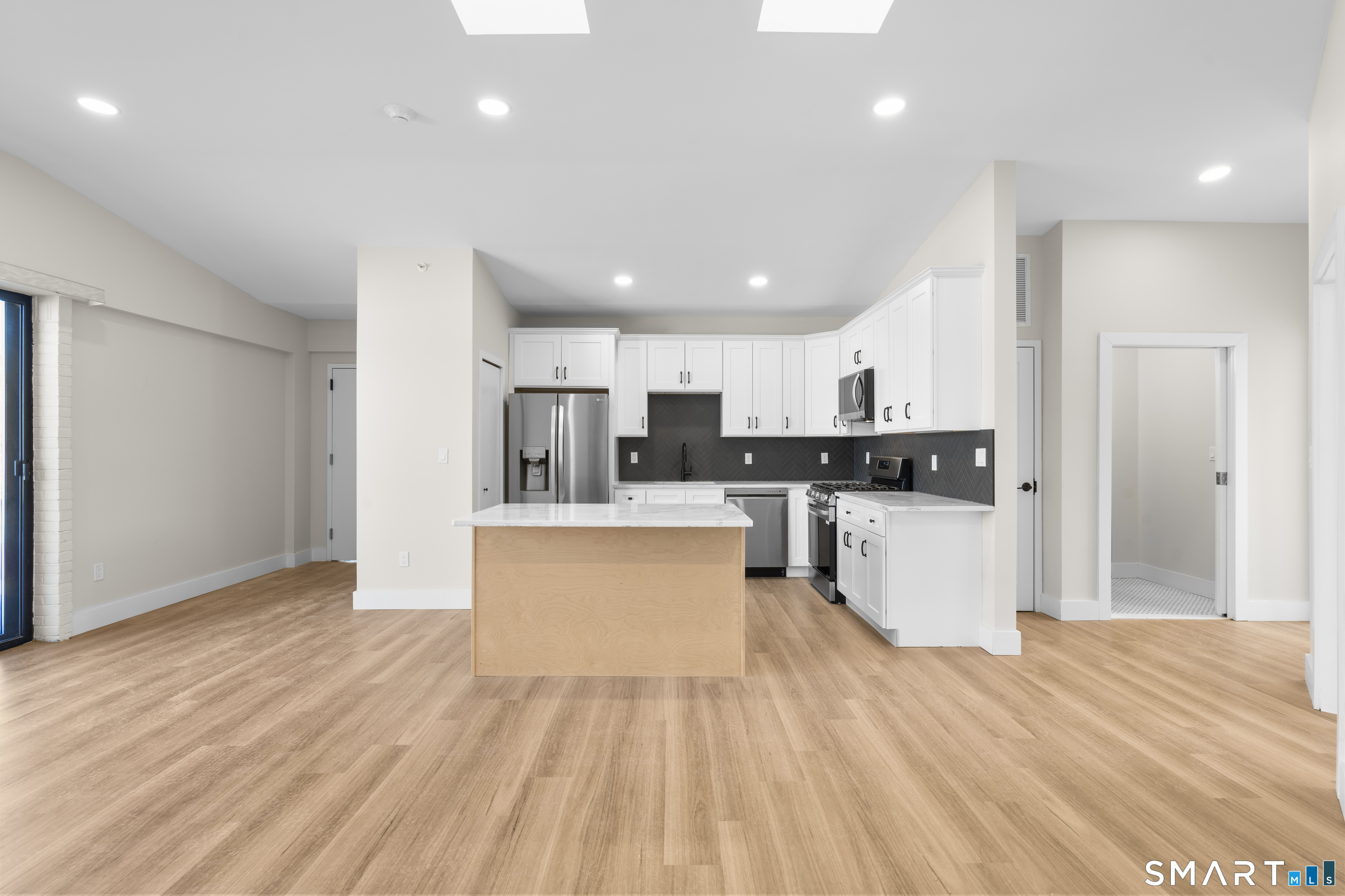 937 Post Road, Unit 2B Fairfield, CT 06824 - Photo 11 of 37