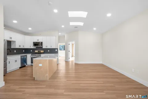 $3,000 | 937 Post Road, Unit 2B, Fairfield, CT 06824