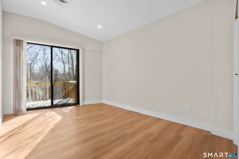 $3,000 | 937 Post Road, Unit 2B, Fairfield, CT 06824