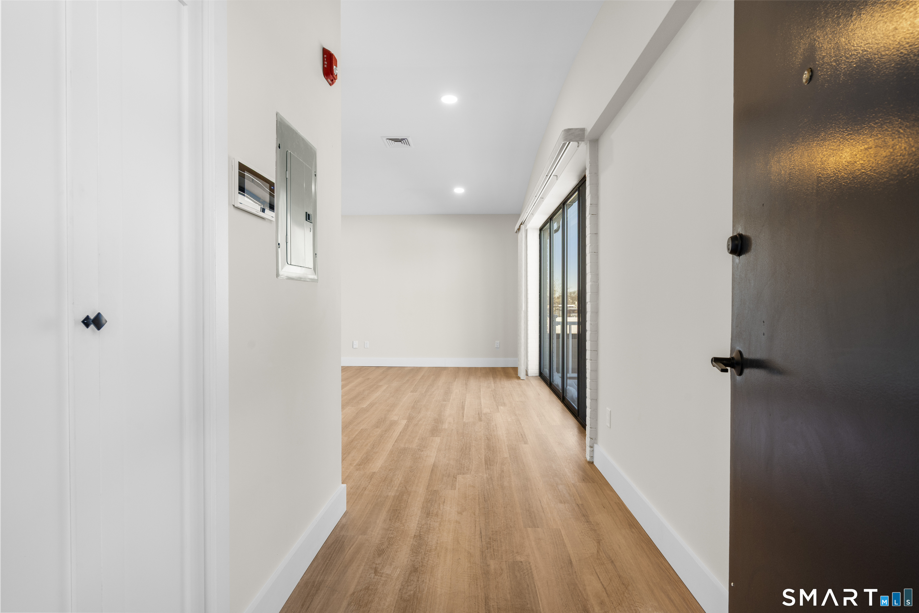 937 Post Road, Unit 2B Fairfield, CT 06824 - Photo 4 of 37