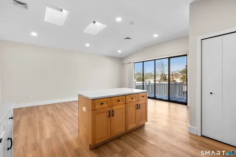 $3,000 | 937 Post Road, Unit 2B, Fairfield, CT 06824