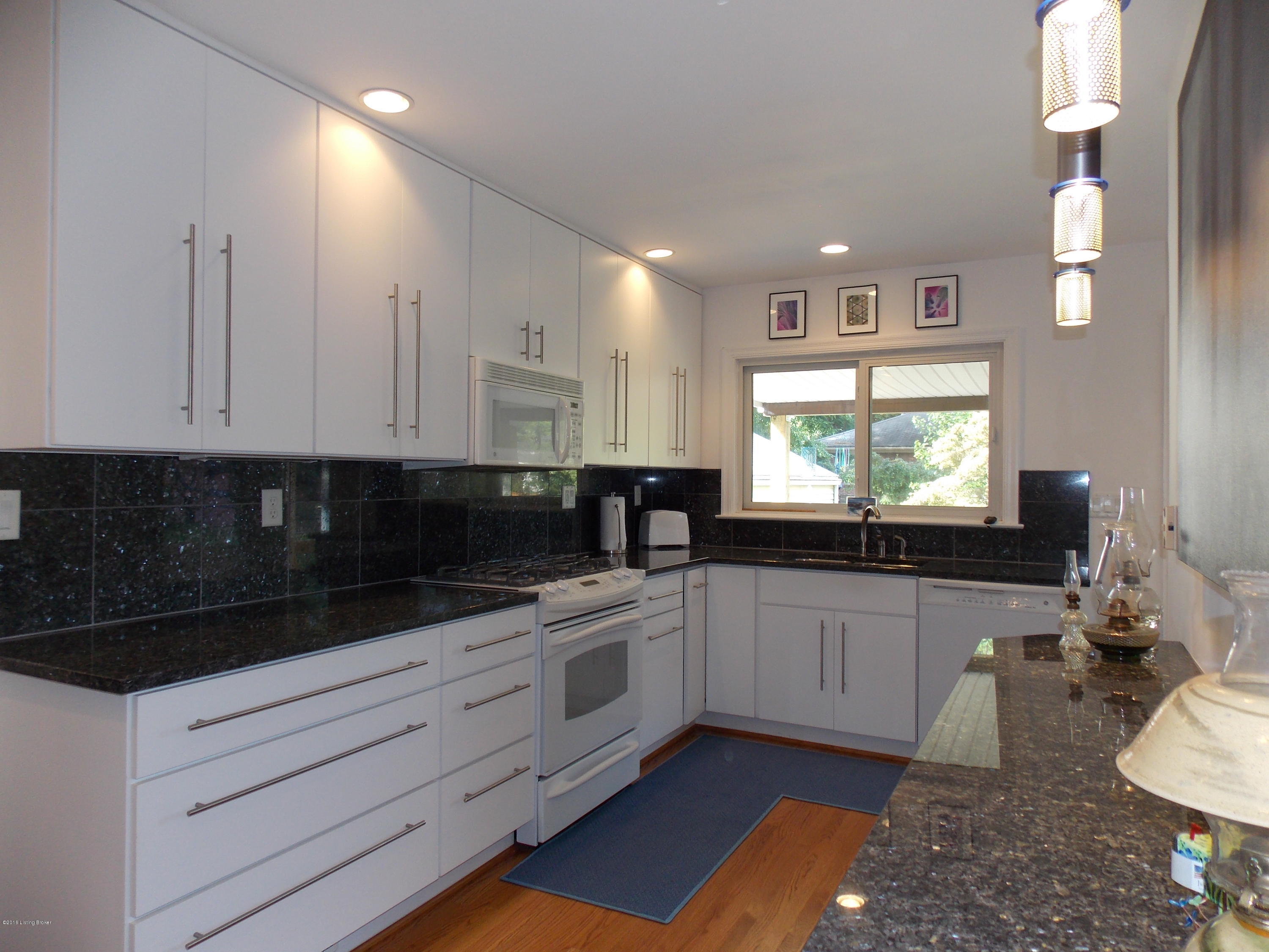 218 Alcott Road Louisville, KY 40207 - Photo 10 of 47 10-KIT 1