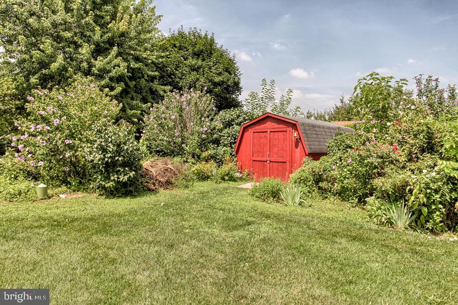 215 Kings Cross Circle Lititz, PA 17543 - Photo 31 of 34 Gallery Image 31