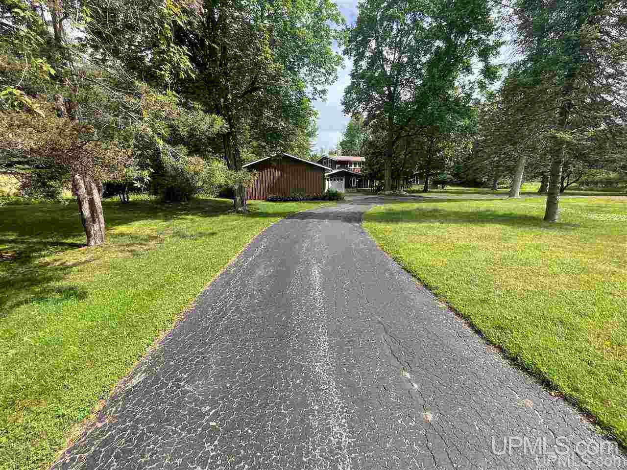 5340 12th Road Escanaba, MI 49829 - Photo 8 of 38