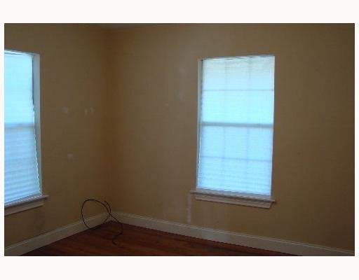 621 Everhart Road Corpus Christi, TX 78412 - Photo 4 of 7 a picture of a small space