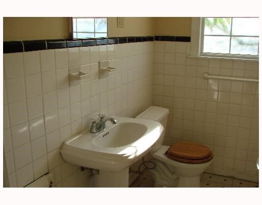 621 Everhart Road Corpus Christi, TX 78412 - Photo 5 of 7 a bathroom with a sink toilet and shower
