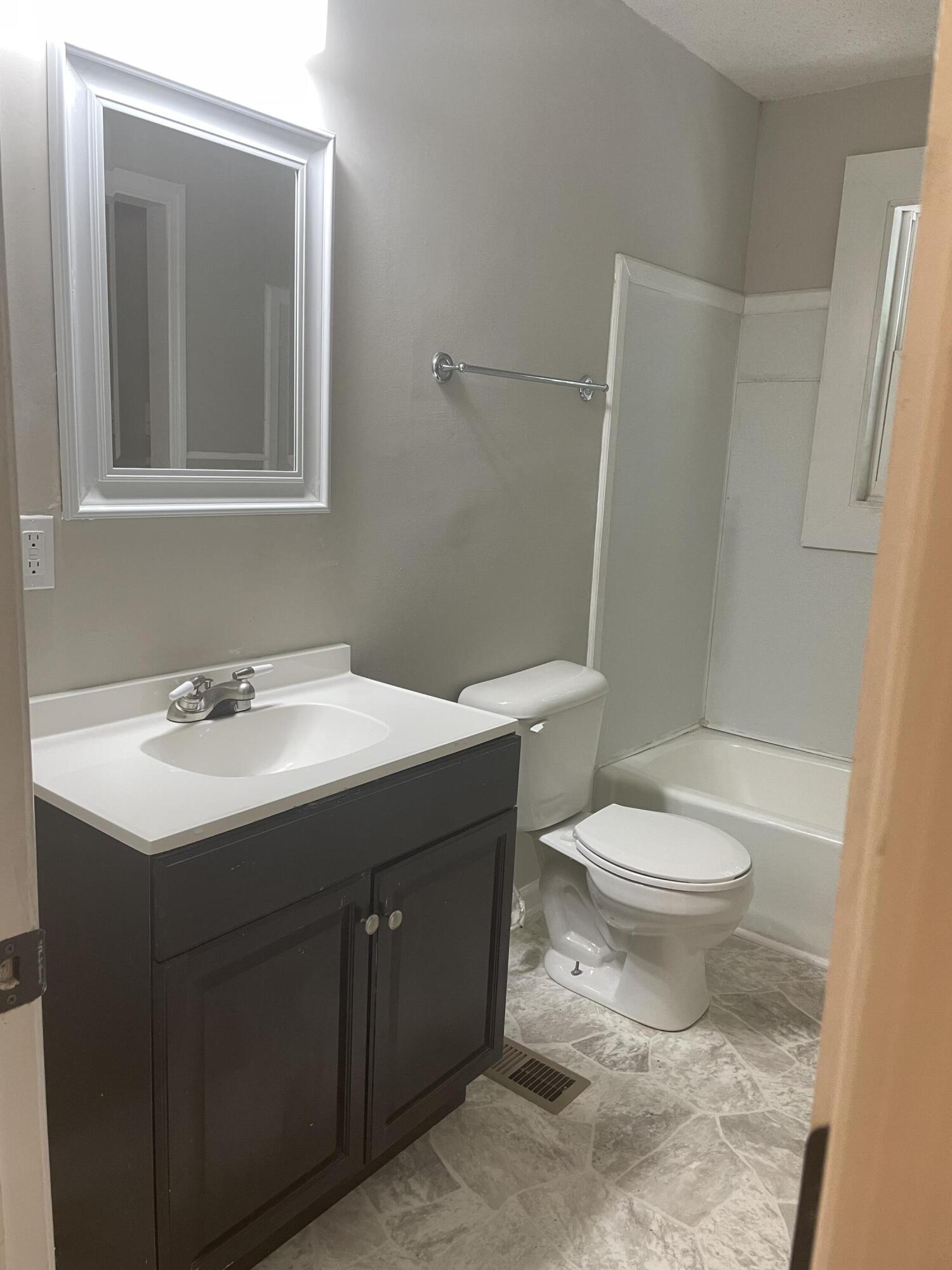 200 Grayson Street Walterboro, SC 29488 - Photo 13 of 21 200 Grayson