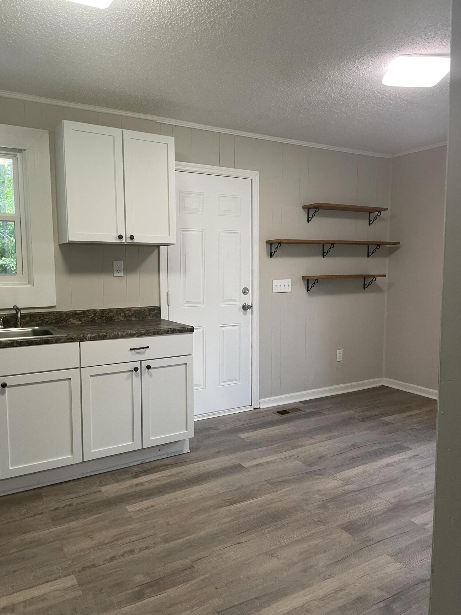 200 Grayson Street Walterboro, SC 29488 - Photo 7 of 21 200 Grayson