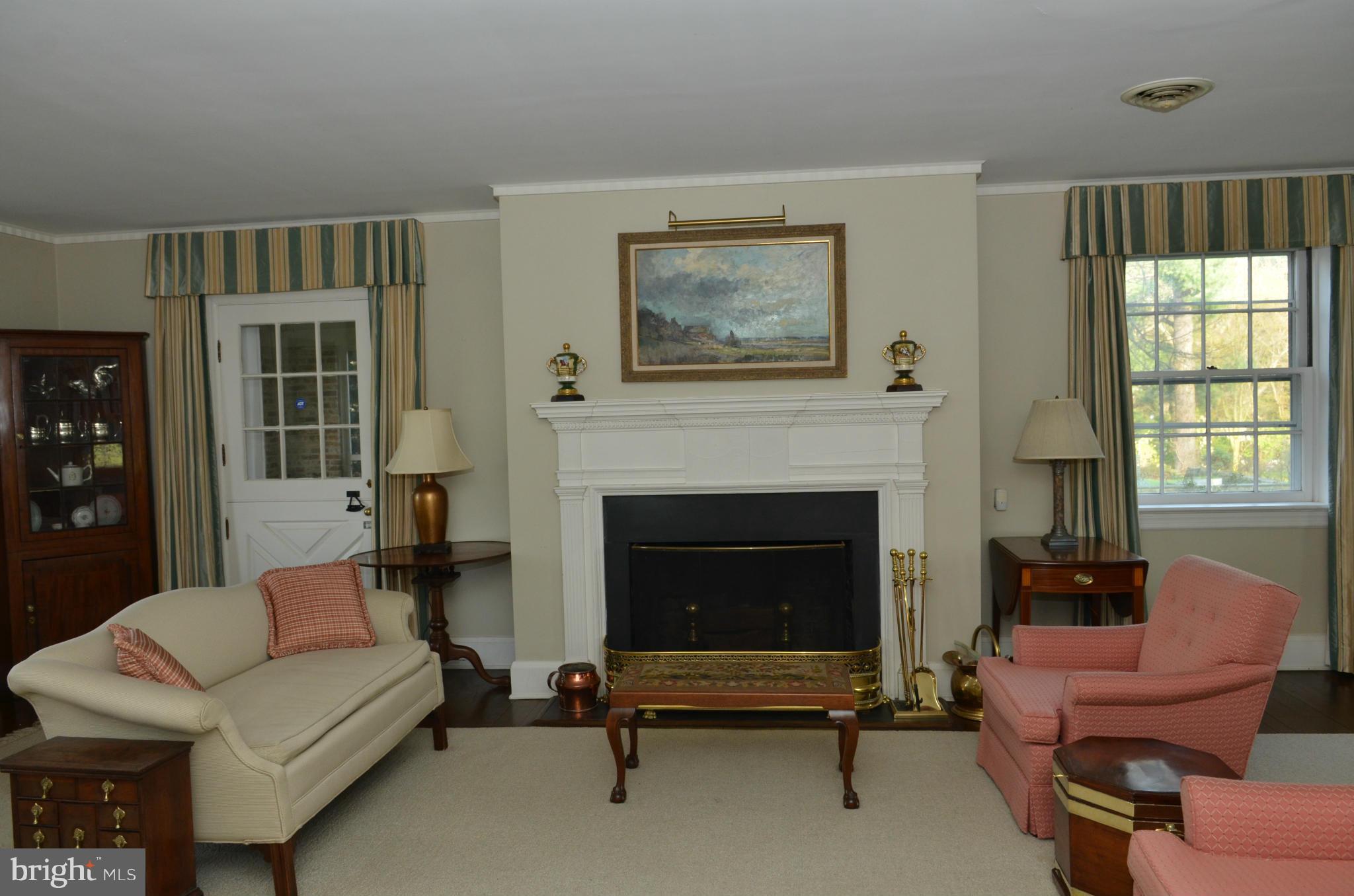 3321 Butler Road Glyndon, MD 21136 - Photo 10 of 28 Living Room