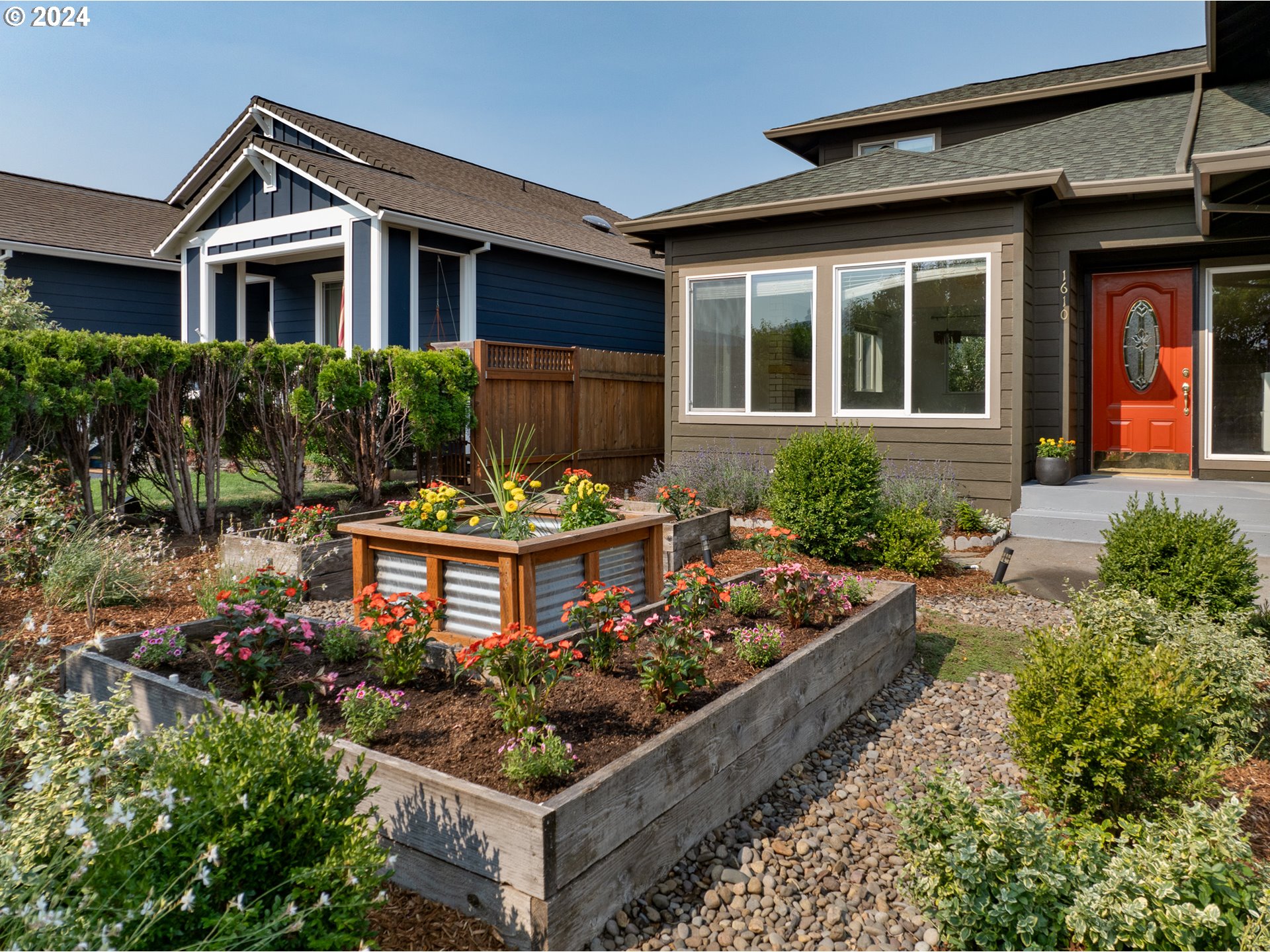 1610 Freedom Loop Hood River, OR 97031 - Photo 2 of 25 Gallery Image 2