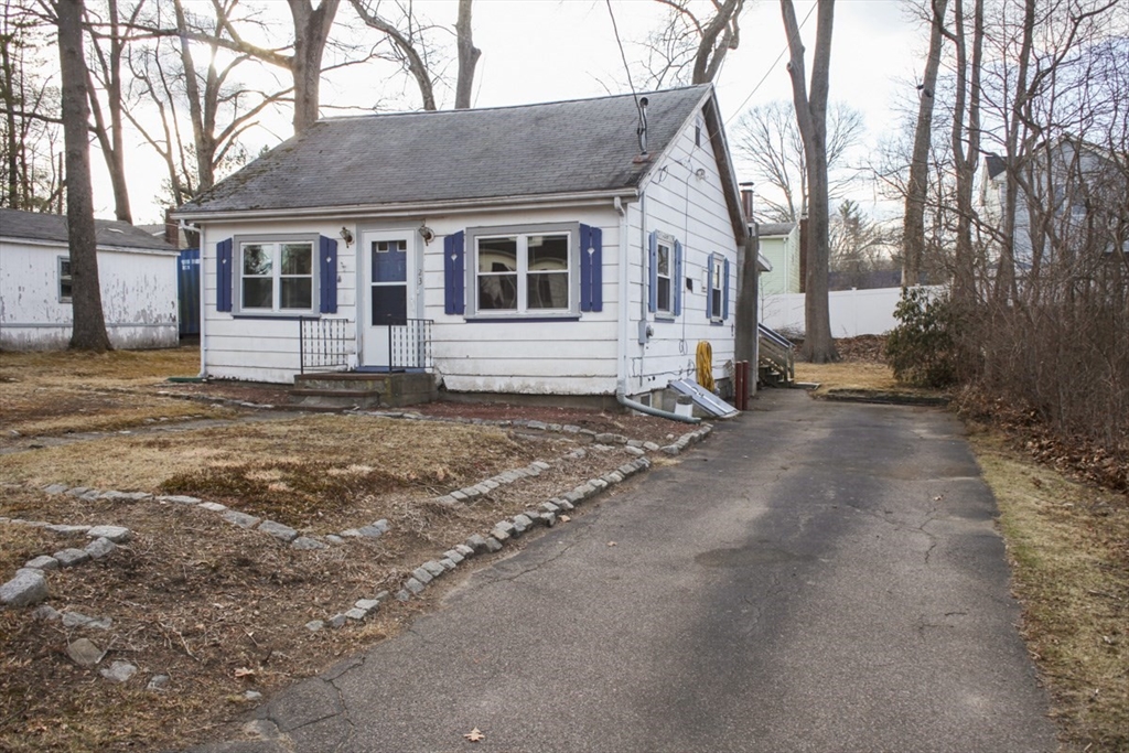 23 Glen Road Holbrook, MA 02343 - Photo 2 of 19 Gallery Image 2
