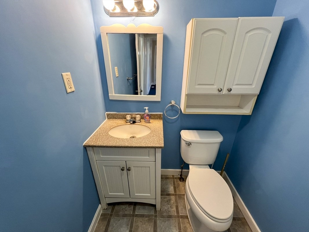 23 Glen Road Holbrook, MA 02343 - Photo 8 of 19 Gallery Image 8