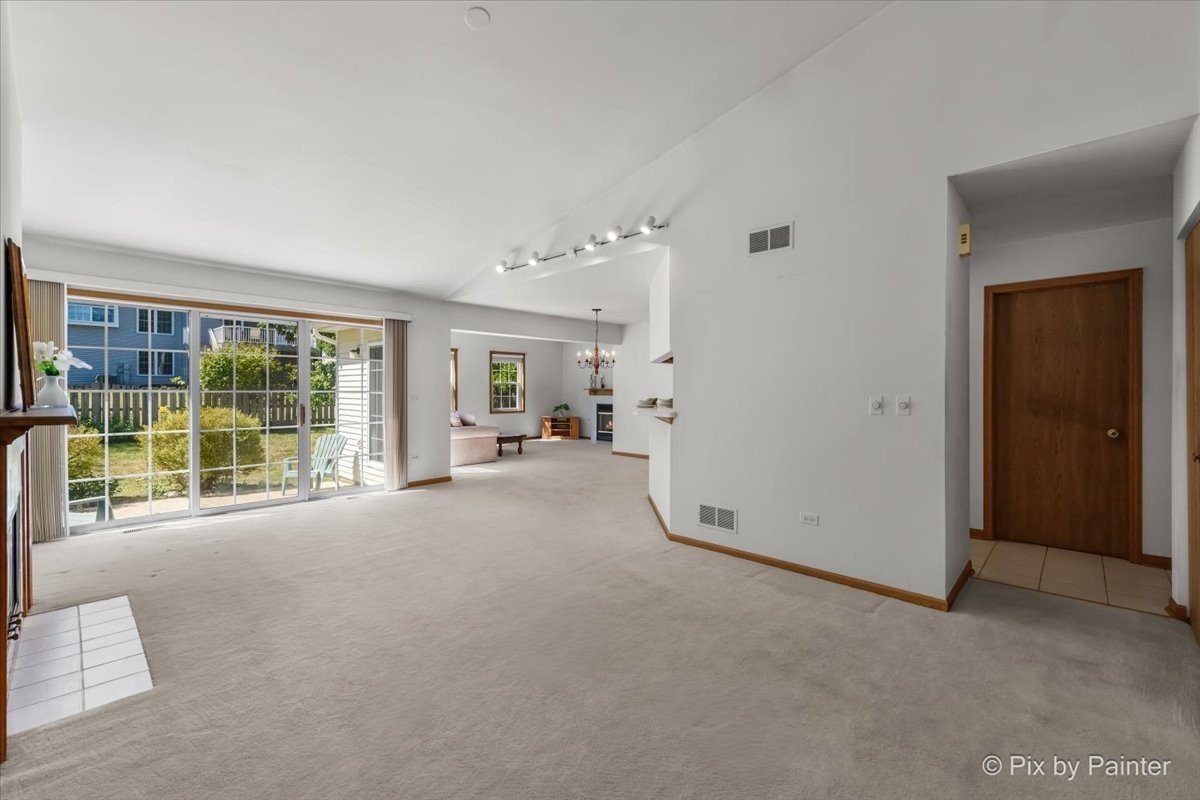 802 Burning Trail Carol Stream, IL 60188 - Photo 3 of 29