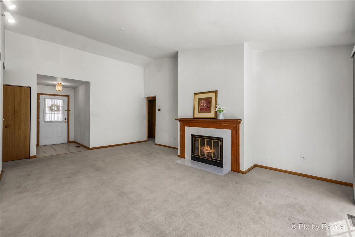 802 Burning Trail Carol Stream, IL 60188 - Photo 4 of 29