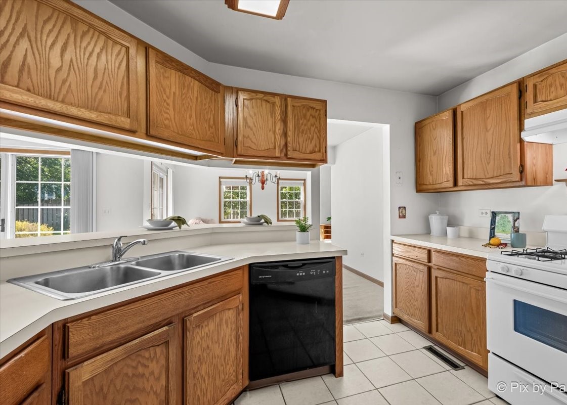 802 Burning Trail Carol Stream, IL 60188 - Photo 7 of 29