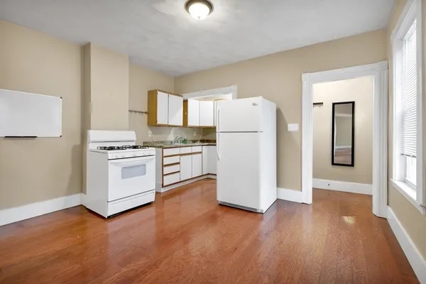 $4,200 | 199 Beacon Street, Unit B, Somerville, MA 02143