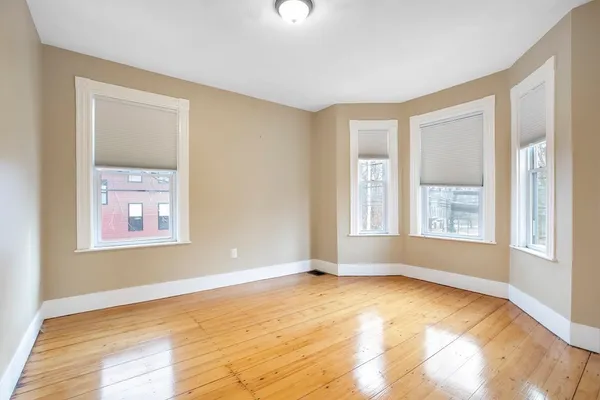 $4,200 | 199 Beacon Street, Unit B, Somerville, MA 02143