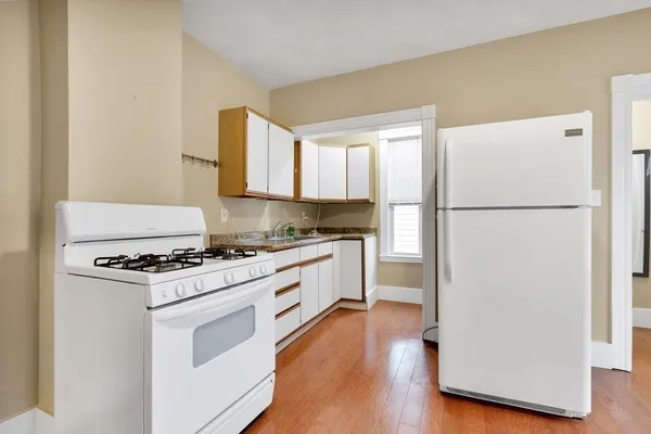 $4,200 | 199 Beacon Street, Unit B, Somerville, MA 02143