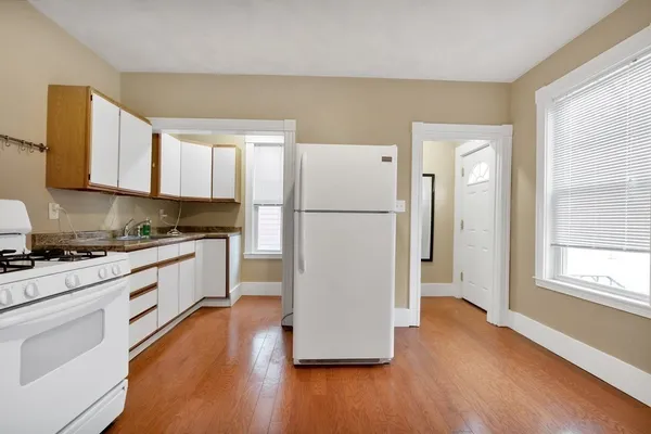 $4,200 | 199 Beacon Street, Unit B, Somerville, MA 02143