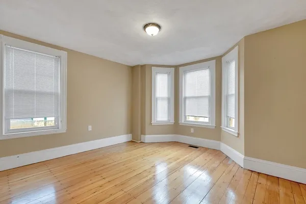$4,200 | 199 Beacon Street, Unit B, Somerville, MA 02143