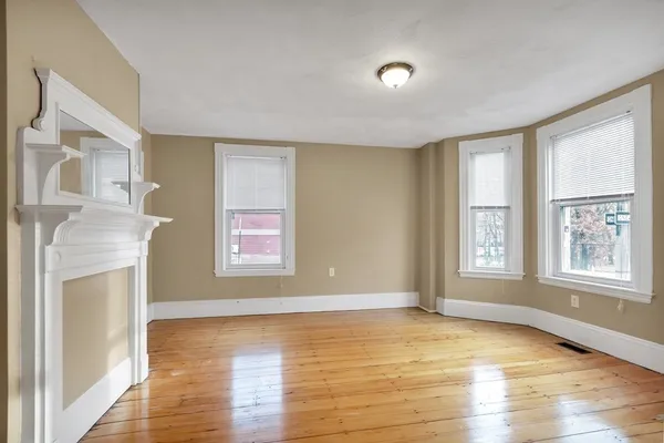 $4,200 | 199 Beacon Street, Unit B, Somerville, MA 02143