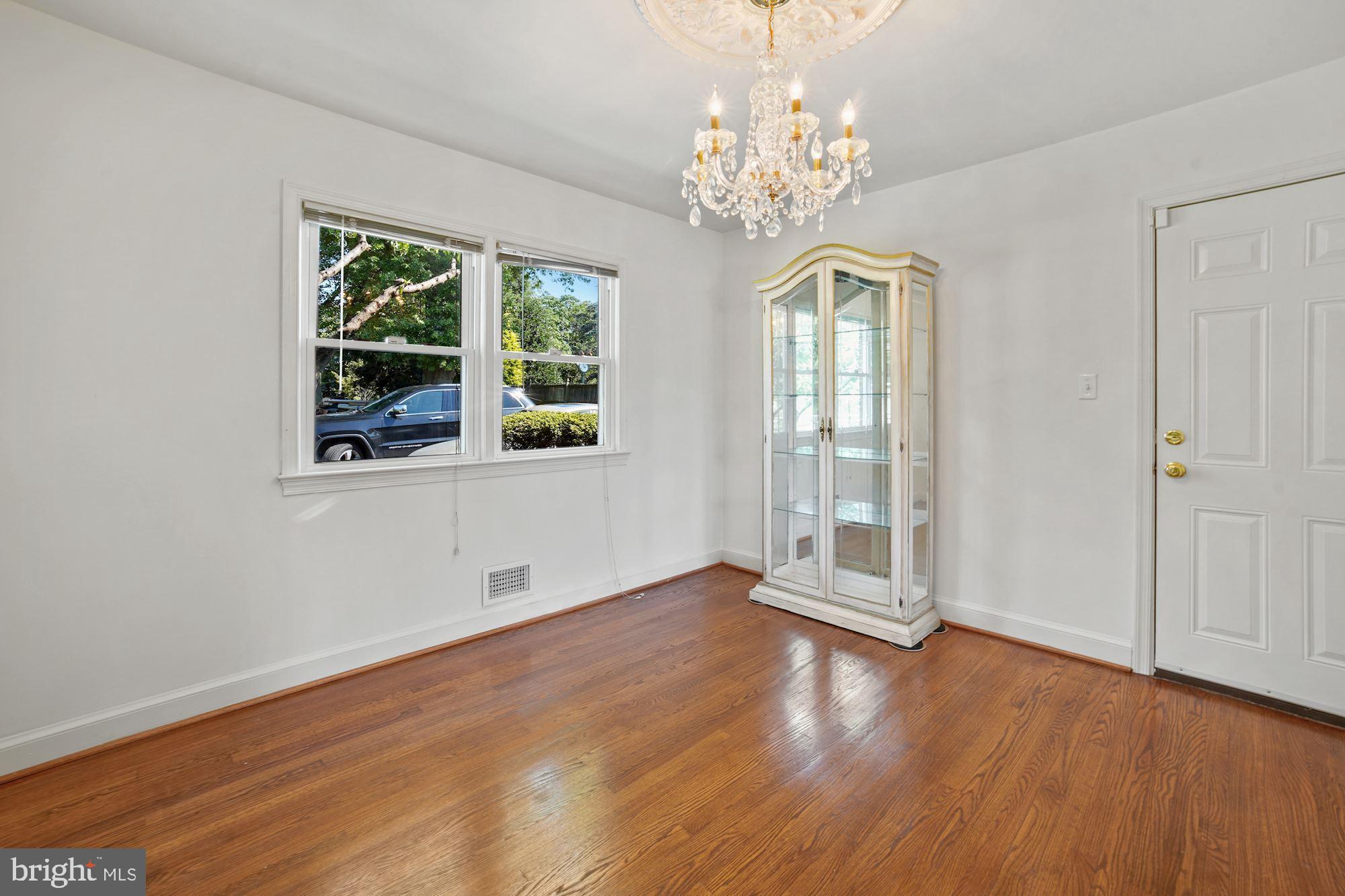 24905 Ridge Road Damascus, MD 20872 - Photo 8 of 27 Gallery Image 8