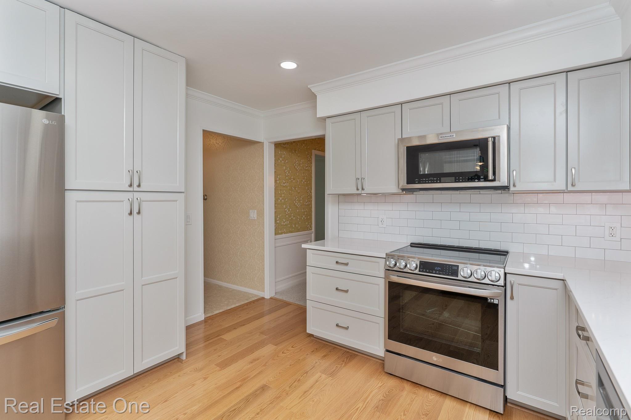 5245 Aintree Road Rochester, MI 48306 - Photo 16 of 42 kitchen