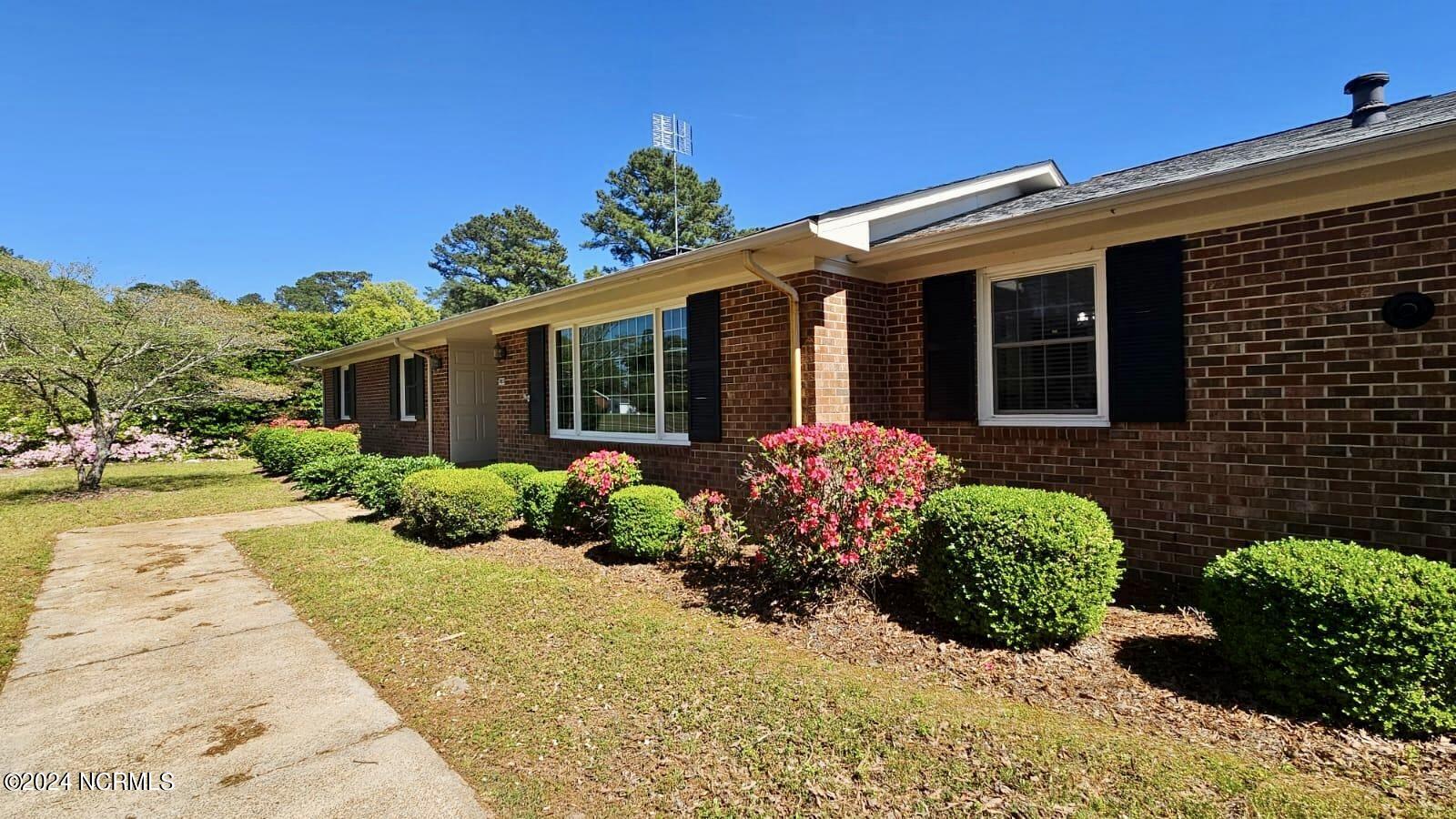 203 Cromartie Road Elizabethtown, NC 28337 - Photo 2 of 41 IMG_3226
