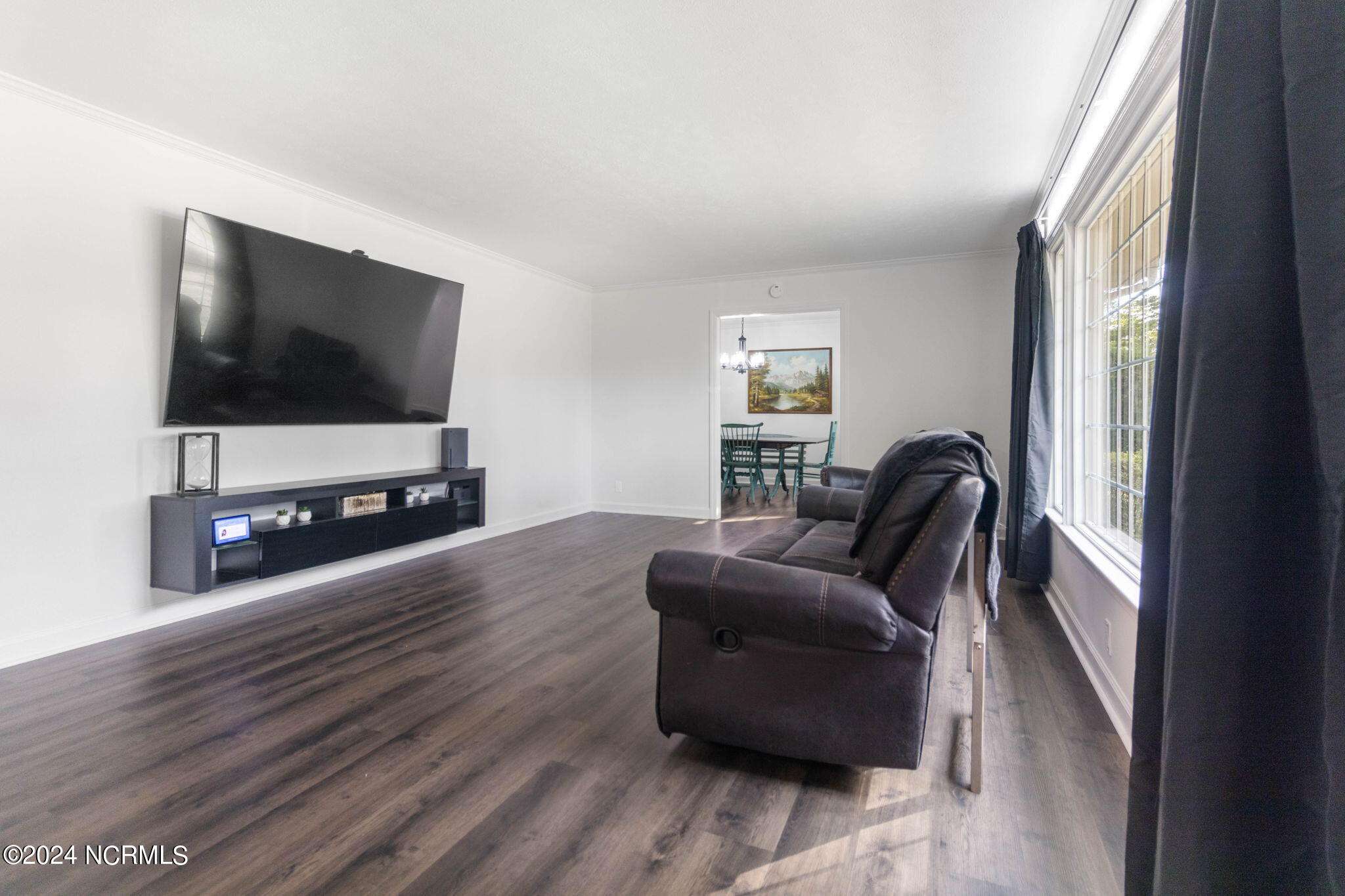 203 Cromartie Road Elizabethtown, NC 28337 - Photo 5 of 41 Front Living Room