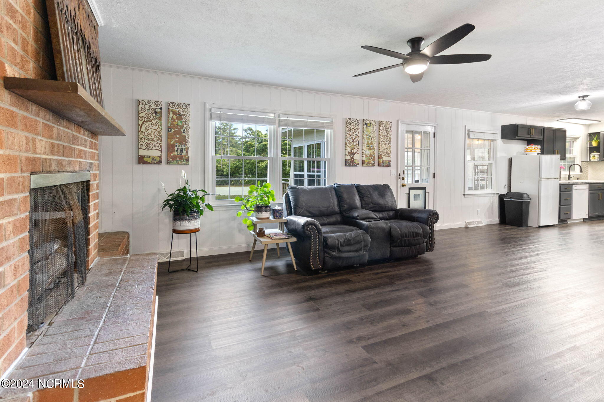 203 Cromartie Road Elizabethtown, NC 28337 - Photo 10 of 41 Rear Family Room