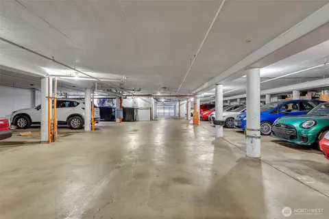 $318,990 | 919 2nd Avenue West, Unit 505, Seattle, WA 98119