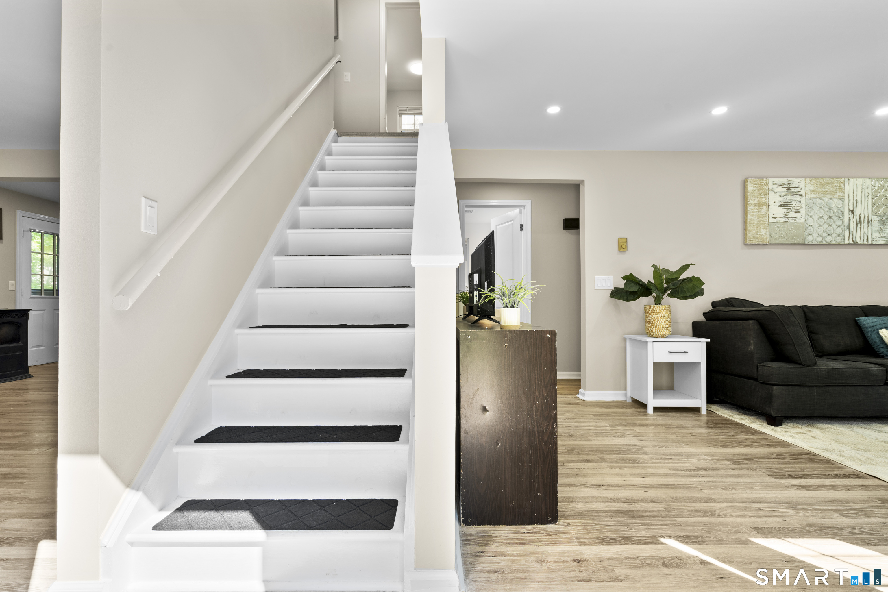 13 Williams Court Wolcott, CT 06716 - Photo 4 of 33 a view of a living room and entryway