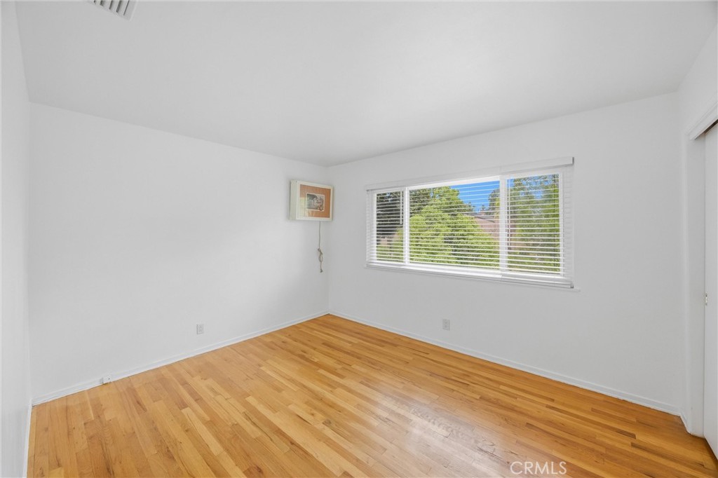 186 North Center Place Redlands, CA 92373 - Photo 20 of 28 an empty room with a window