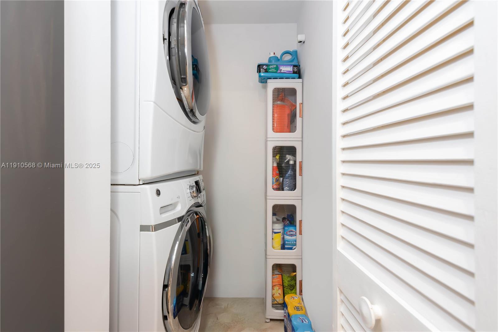 701 Brickell Key Boulevard, Unit 1912 Miami, FL 33131 - Photo 33 of 67 a utility room with dryer and washer