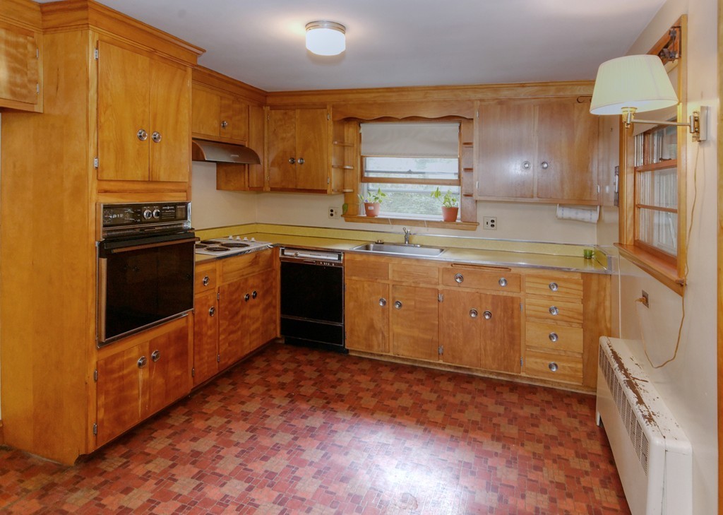 59 Albemarle Road Waltham, MA 02452 - Photo 5 of 12 Gallery Image 5