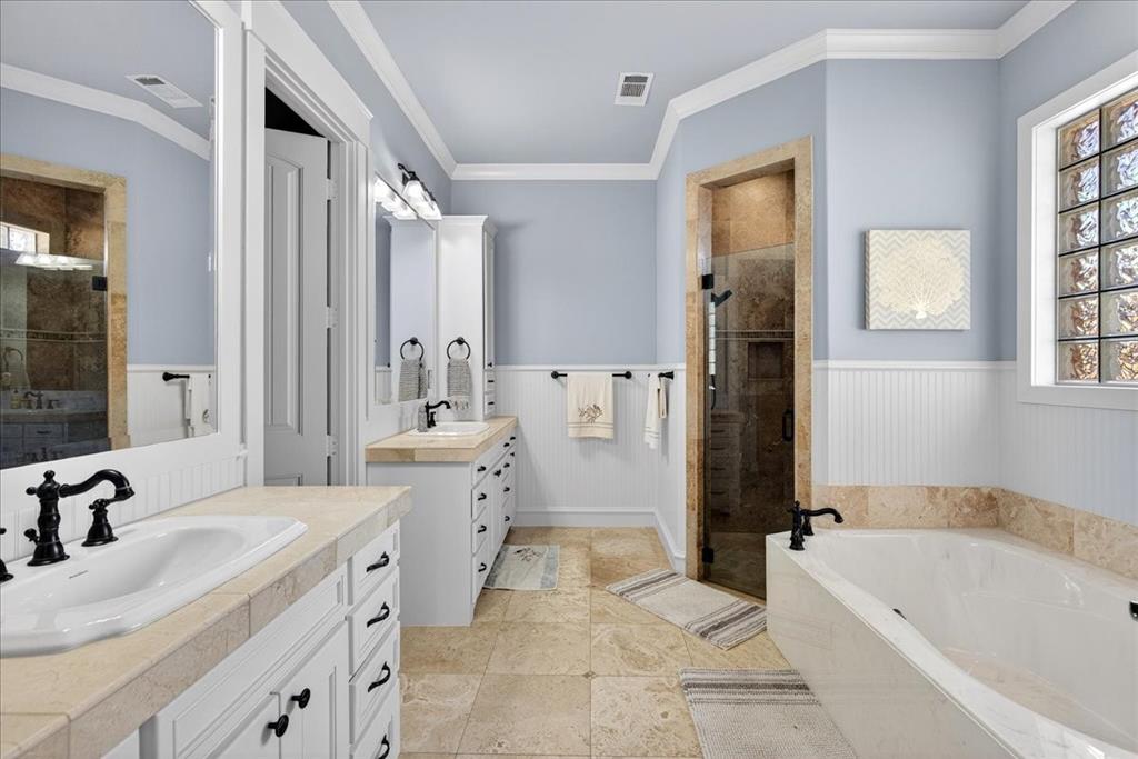 113 Adison Lane Mabank, TX 75156 - Photo 18 of 38 a spacious bathroom with a tub sink and mirror