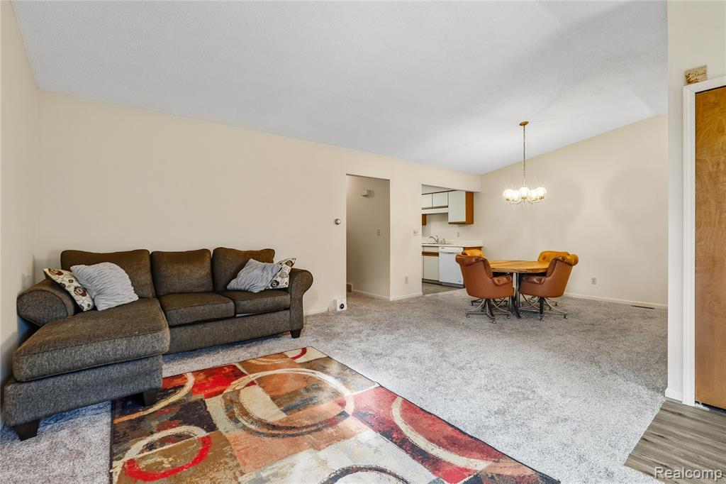 914 North Road Fenton, MI 48430 - Photo 10 of 57
