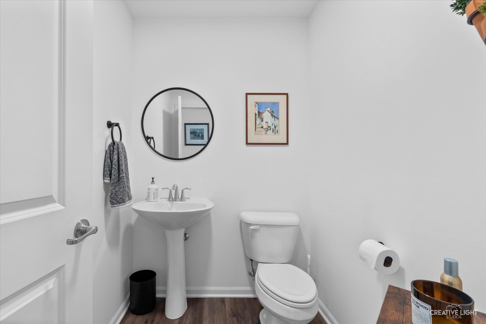 2006 Stuttle Road Batavia, IL 60510 - Photo 5 of 20 a bathroom with a toilet sink and mirror