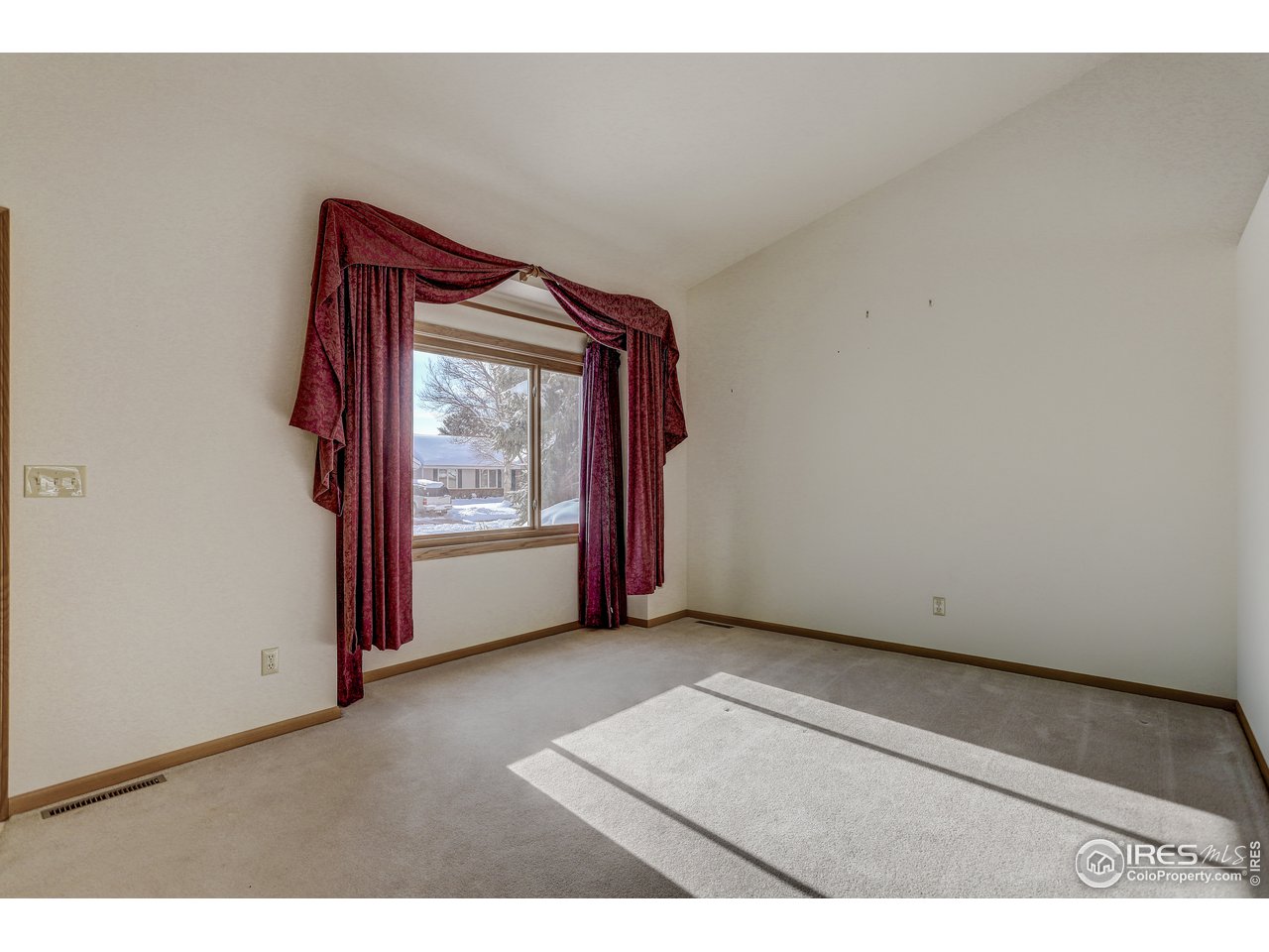 2624 Bison Road Fort Collins, CO 80525 - Photo 6 of 29 Living Room