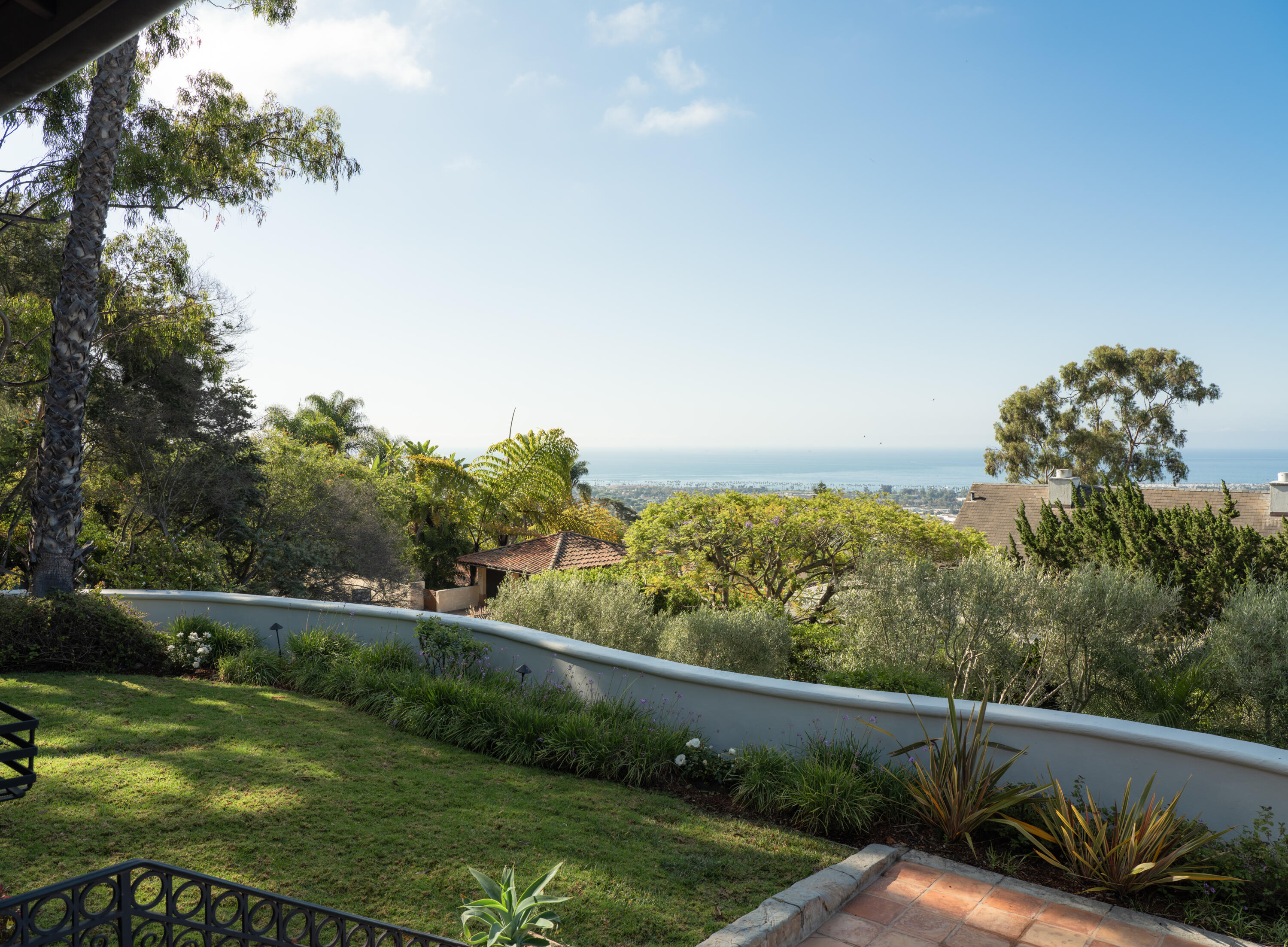1416 Dover Road Santa Barbara, CA 93103 - Photo 3 of 22 Lawn Views