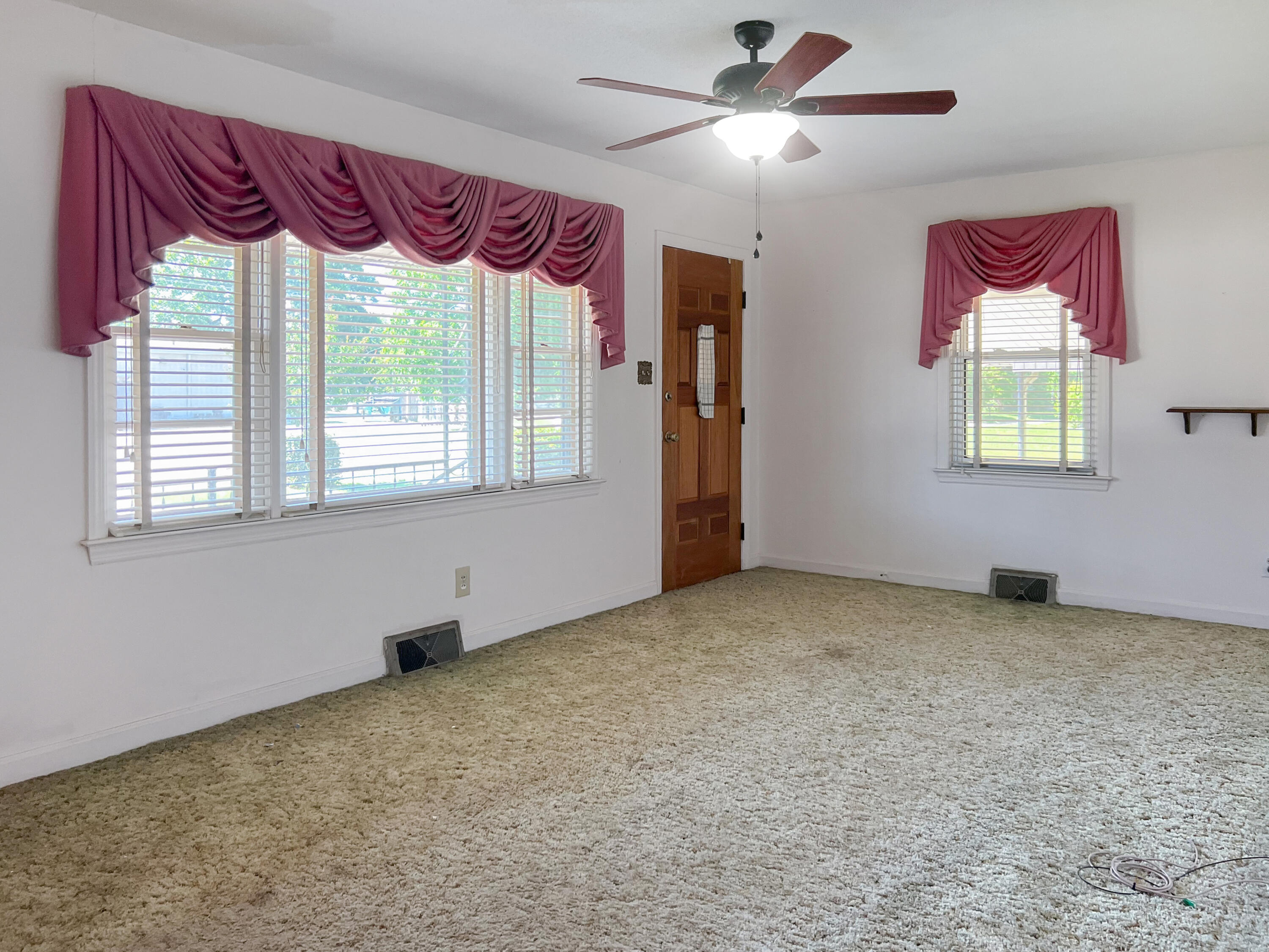 300 North Metts Street St. George, SC 29477 - Photo 5 of 15 300living