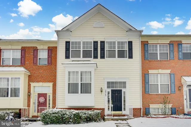 $2,695 | 16742 Sweeney Lane, Woodbridge, VA 22191