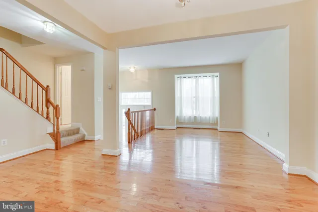 $2,695 | 16742 Sweeney Lane, Woodbridge, VA 22191