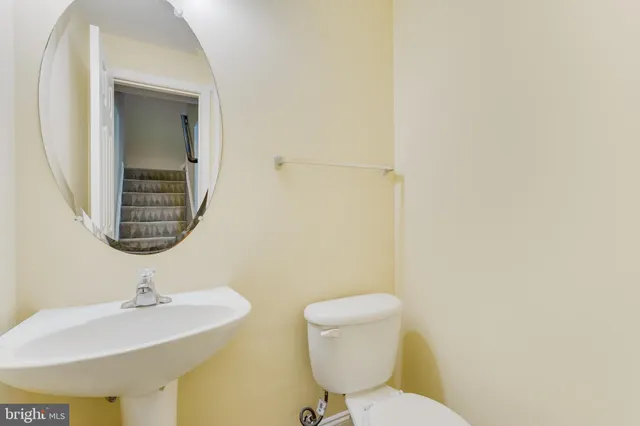 $2,695 | 16742 Sweeney Lane, Woodbridge, VA 22191