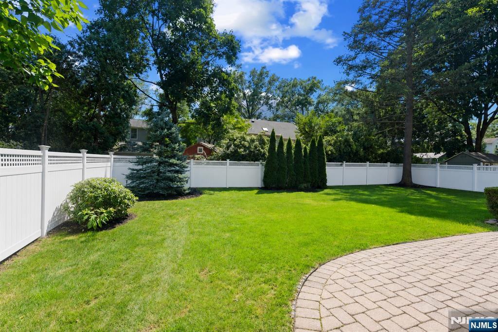 28 Demarest Road Paramus, NJ 07652 - Photo 30 of 32