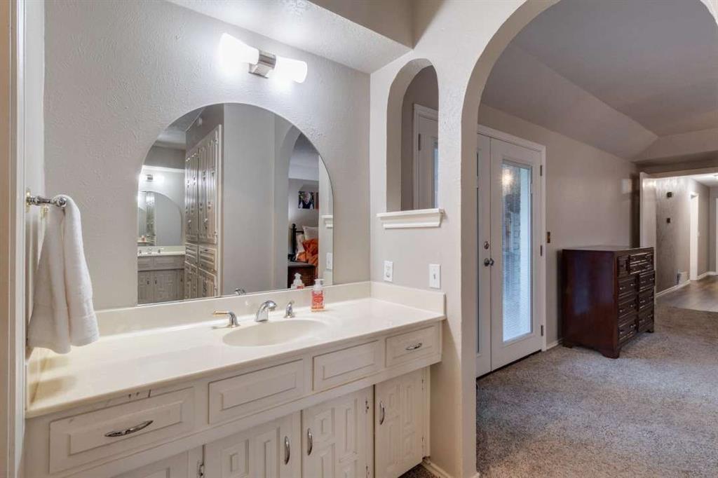 2628 Dalgreen Court Plano, TX 75075 - Photo 18 of 27 a bathroom with a double vanity sink and a mirror