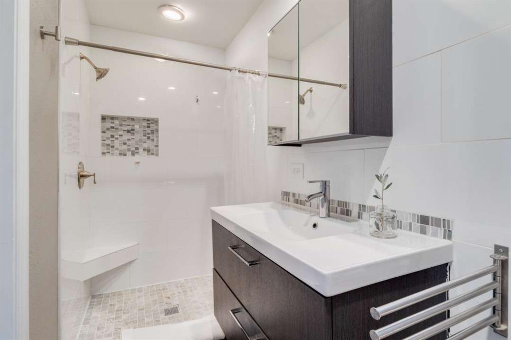 2628 Dalgreen Court Plano, TX 75075 - Photo 23 of 27 a bathroom with a sink vanity and a mirror
