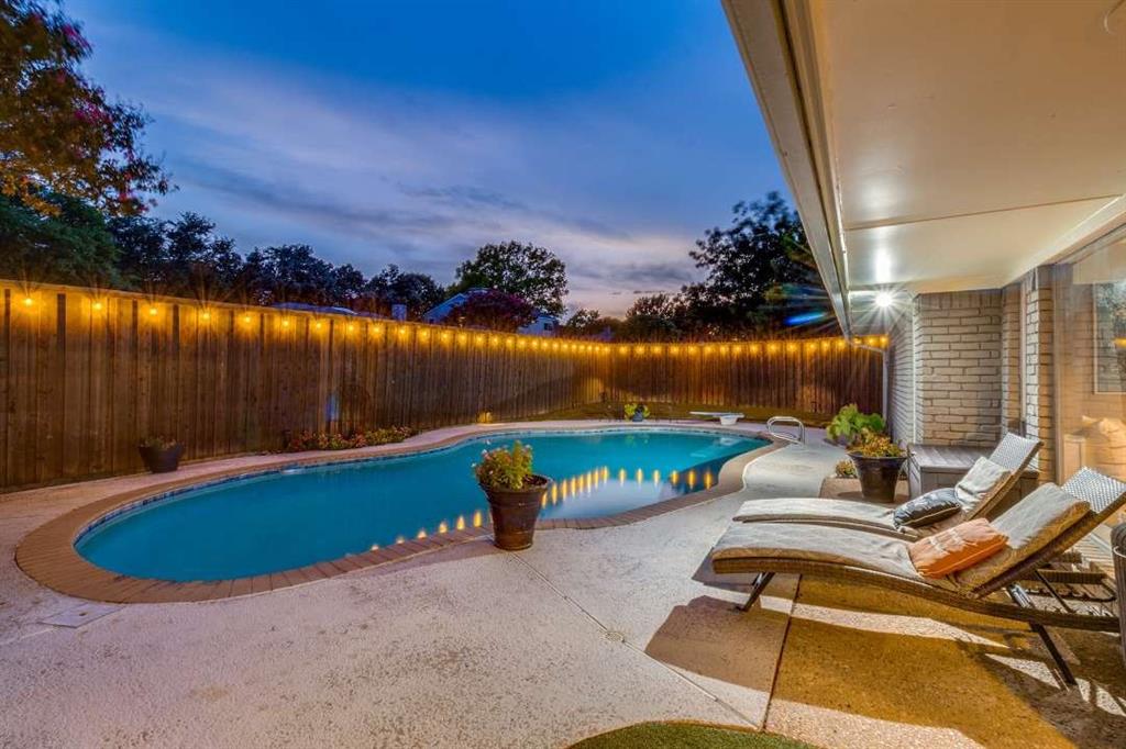 2628 Dalgreen Court Plano, TX 75075 - Photo 25 of 27 an outdoor sitting area with couch and wooden fence