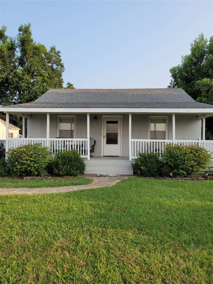 1010 Locust Street Perry, OK 73077 - Photo 1 of 21 Gallery Image 1