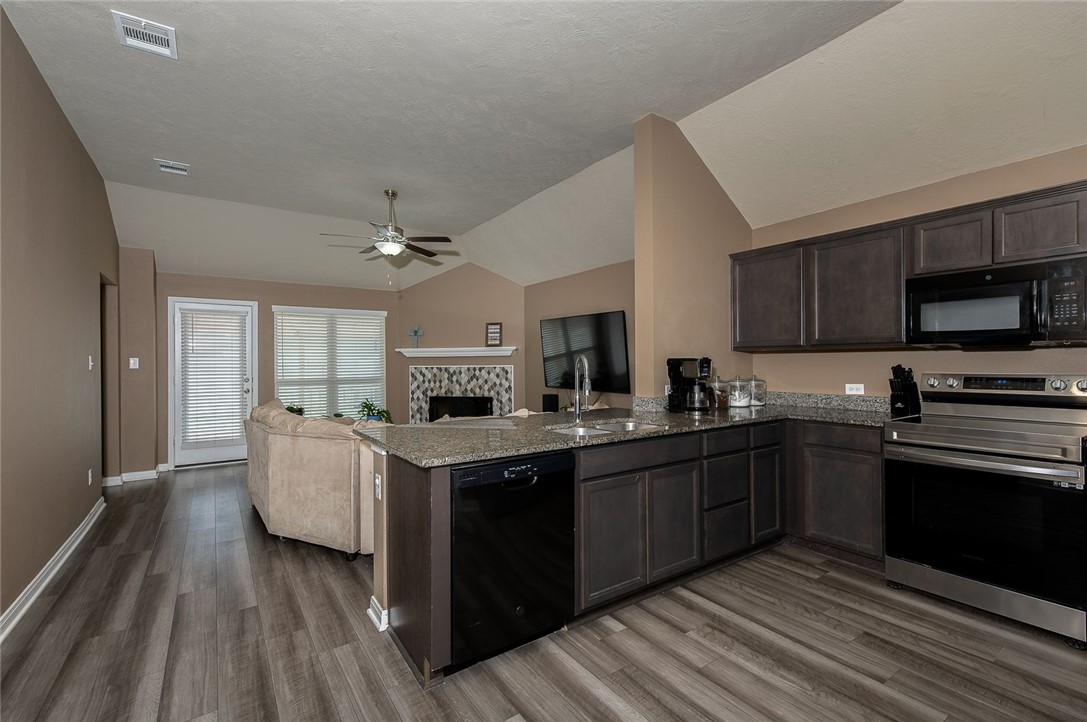 2702 Redcap Street Bryan, TX 77803 - Photo 4 of 17